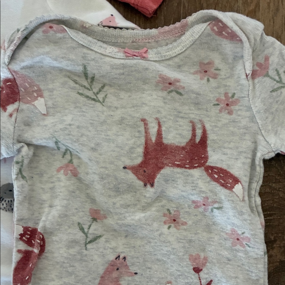 Carters Long Sleeve Onesies 6M - Picture 3 of 5